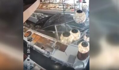 Bağlıca Bulvarı’nda Korku Dolu Anlar: Kontrolden Çıkan Araç Pastaneye Daldı