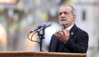 İran Cumhurbaşkanı Pezeşkiyan’dan Nükleer Müzakerelere Dair Açıklamalar: ‘Ne Savaş Ne de Barış’ Durumundan Çıkış Hedefleniyor