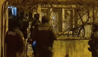 Anahtarı Unuttu, Pencereden Girdi: Kemerköprü’de Gençlerin Evine Polis Baskını