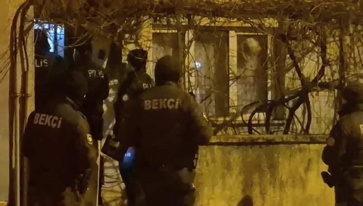 Anahtarı Unuttu, Pencereden Girdi: Kemerköprü’de Gençlerin Evine Polis Baskını