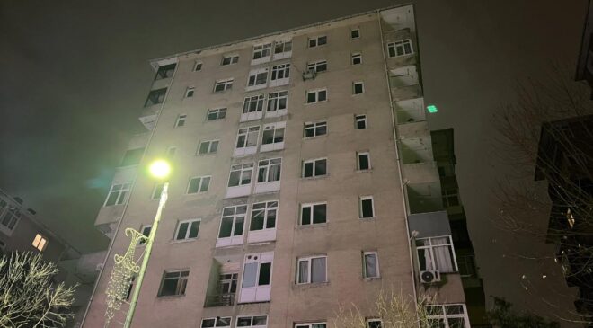 Küçükçekmece’de Riskli Yapı Olarak Belirlenen 10 Katlı Bina Tahliye Edildi: Can Güvenliği İçin Mühürleme