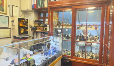 İstanbul, Lüks Saat Tamirinde Dünya Markası Haline Geliyor: Usta Zekai Ataç’tan 55 Yıllık Tecrübe