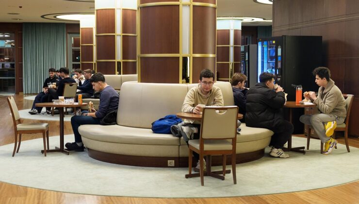 Başkentte 7/24 Açık Kütüphanede Ramazan Coşkusu: Sahur İkramları ve Verimli Çalışma Ortamı