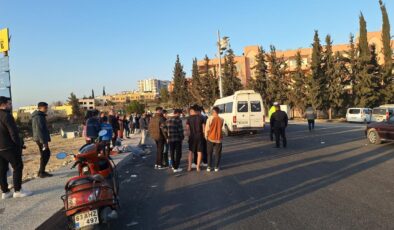 Şanlıurfa’da İşçi Minibüsü Direğe Çarptı: 1’i Ağır 15 Yaralı