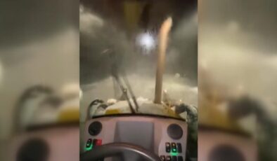 Gürün’de Yoğun Kar ve Tipi Hayatı Felç Etti: Santral Çalışanları 9 Saatlik Operasyonla Kurtarıldı