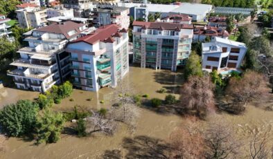 Alanya’da Sağanak Yağış: Dim Çayı Taşkın Yaptı, Evler Tahliye Edildi