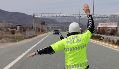 Trafik Cezalarına Tarihi Ayar: Saldırgan Sürüşe, Çakar Kullanımına ve Sahte Plakaya Ağır Yaptırımlar Geldi