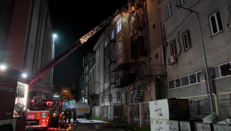 Bağcılar’da Kağıt Bardak İmalathanesinde Yangın: İtfaiye Ekiplerinden 2 Saatlik Müdahale