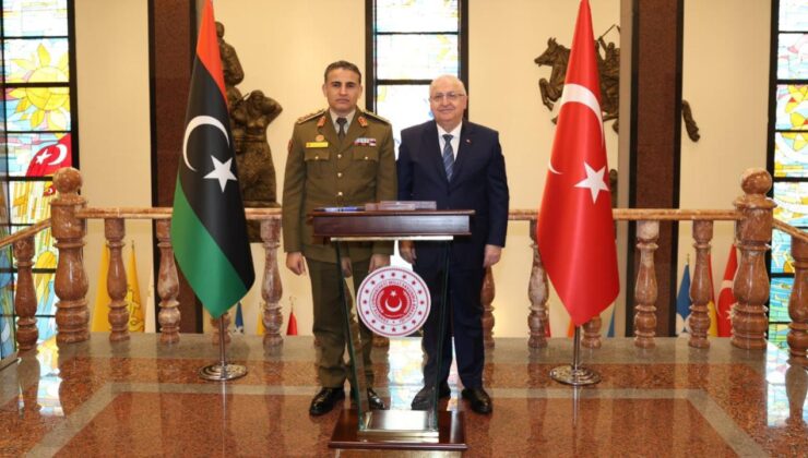 Milli Savunma Bakanı Yaşar Güler, Libya Genelkurmay Başkan Vekili Korgeneral Selahaddin en-Nemruş’u Ankara’da Kabul Etti