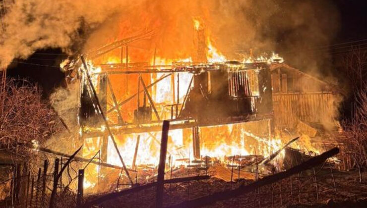 Ovacık’ta Ahşap Ev Yangınında Büyük Hasar: İlyas Öğrünç’e Ait Ev Kül Oldu