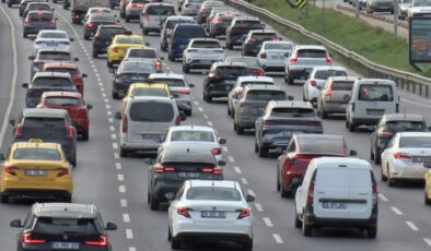 İstanbul’da Pazartesi Trafiği: Yoğunluk %62’ye Ulaştı, Sürücüler Zor Anlar Yaşadı