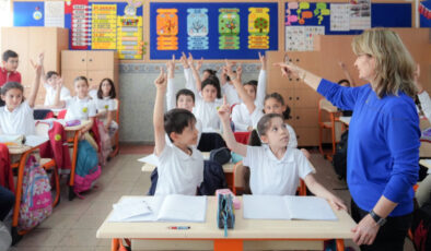 Bakan Tekin’den Ara Tatil Açıklaması: Tatiller Kalkmıyor, Teknik Zorunluluklar Var