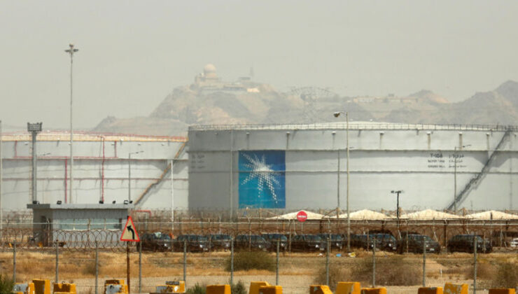 Aramco’dan Üretim Kısıtlaması: Hürmüz Boğazı Krizi ve Petrol Fiyatlarındaki Yükseliş