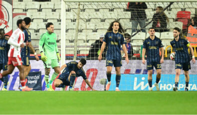 Fenerbahçe’nin Antalyaspor Beraberliği Şampiyonluk Yarışını Zora Soktu: Yazarlardan Sert Eleştiriler