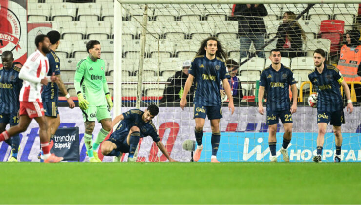 Fenerbahçe’nin Antalyaspor Beraberliği Şampiyonluk Yarışını Zora Soktu: Yazarlardan Sert Eleştiriler