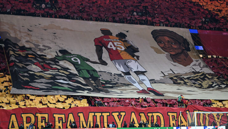 Galatasaray’dan Osimhen’e Duygusal Koreografi: Nijeryalı Yıldız Gözyaşlarına Hakim Olamadı