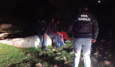 İzmir Seferihisar’da İHA Destekli Operasyon: 22 Düzensiz Göçmen Yakalandı