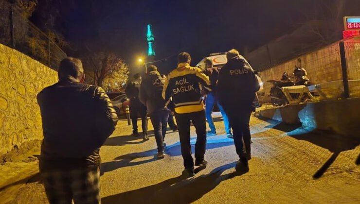 Mudanya’da Balık Avına Çıkan Baba ve Oğlu Teknenin Batması Sonucu Kurtarıldı