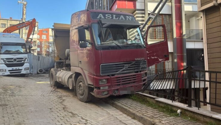 Kağıthane’de El Freni Unutulan Kamyon Facia Yarattı: Sürücü 4 Metreden Düştü, Kaza Anı Kamerada