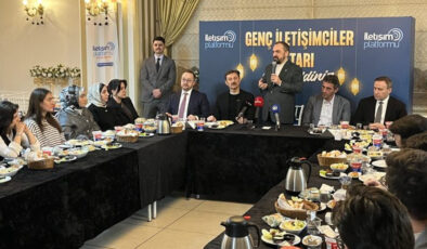 Genç İletişimciler İftar Programında Buluştu: Siyaset ve İletişimin Önemi Vurgulandı