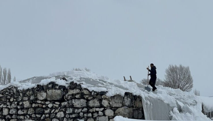 Kars’ta Karla Mücadele Sürüyor: Kırsalda Hayat Zorlaşıyor, Ahırlarda Çökme Tehlikesi
