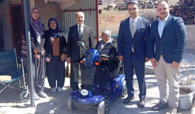 Pozantı’da Gönül Birliği: Engelli Vatandaşa Akülü Sandalye Desteği