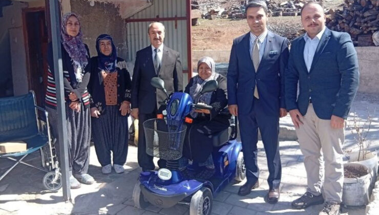 Pozantı’da Gönül Birliği: Engelli Vatandaşa Akülü Sandalye Desteği