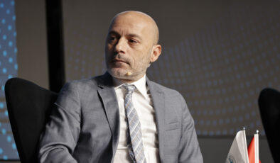 Cüneyt Çakır Dubai’de Mahsur Kaldı: İran-ABD Gerilimi Semineri İptal Ettirdi