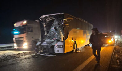 Ankara’da Feci Kaza: Yolcu Otobüsü Çekiciyle Çarpıştı, Hostes Hayatını Kaybetti