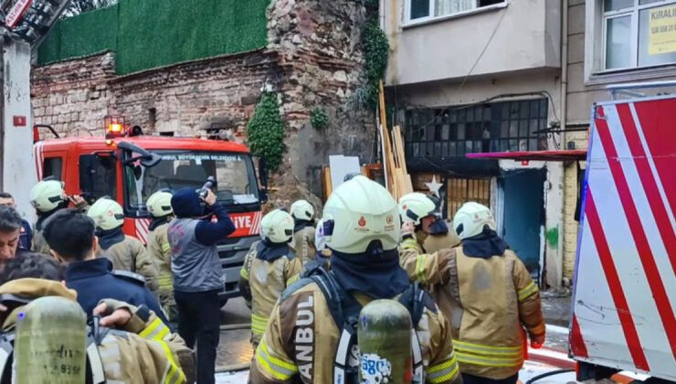 İstanbul Ayvansaray’da Yangın: İki Katlı Apartmanda Korku Dolu Anlar!