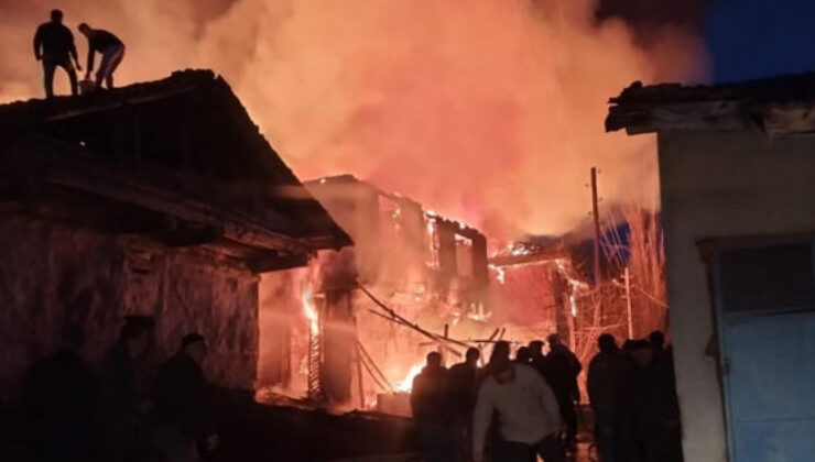 Çorum’un İskilip’te Yangın Felaketi: İki Ev, Ahırlar ve Traktör Kül Oldu