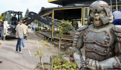 Fethiye Belediyesi’nden İmar Planına Aykırı Yapılara Yıkım: Kafe ve Restoranlardaki Ruhsatsız Eklentiler Kaldırılıyor