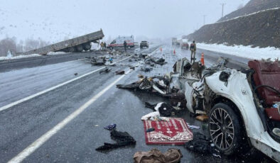 Tatvan’da Feci Kaza: Tır ile Otomobil Çarpıştı, 2 Ölü, 5 Yaralı