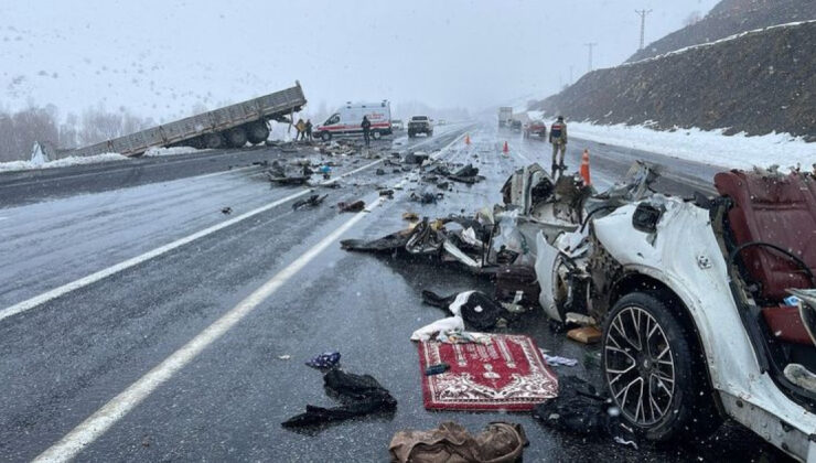 Tatvan’da Feci Kaza: Tır ile Otomobil Çarpıştı, 2 Ölü, 5 Yaralı