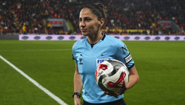 Süper Lig’de Tarihi An: 22 Yıl Sonra Bir Kadın Hakemden Düdük!