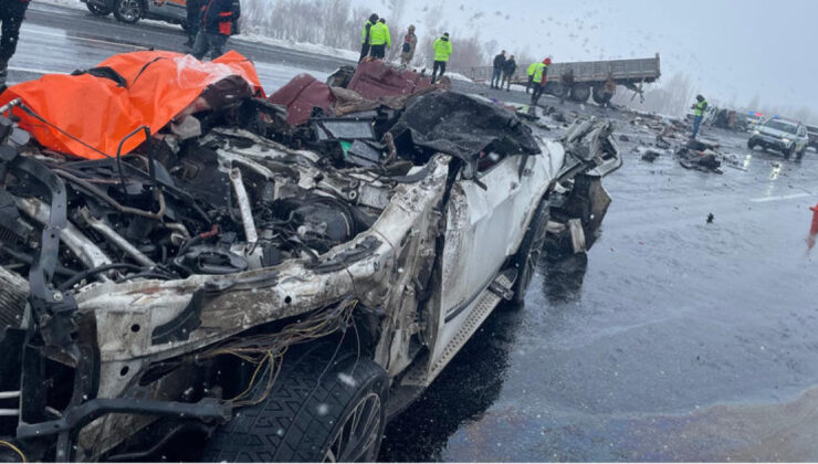 Bitlis’te Feci Kaza: Anne, Baba ve 6 Aylık Bebek Hayatını Kaybetti, Ağabeyin Tedavisi Devam Ediyor