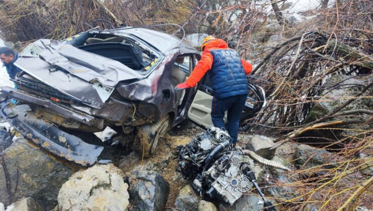 Çukurca’da Feci Kaza: 200 Metrelik Uçuruma Yuvarlanan Otomobilin Sürücüsü Hayatını Kaybetti