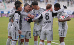 Erzurumspor FK, Hatayspor’u Farklı Geçti: 3-0’lık Galibiyetle Play-Off Umutları Canlandı