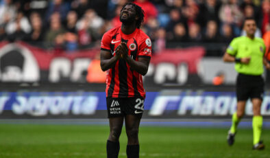 Gençlerbirliği – Beşiktaş Maçında Kırmızı Kart Şoku: Koita Atıldı, Başkent Ekibi 10 Kişi Kaldı