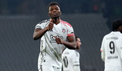 El Bilal Toure’den Beşiktaş Taraftarına Teşekkür ve Eleştirilere Sert Yanıt: ‘O Aptallar Gibi Olmayın!’