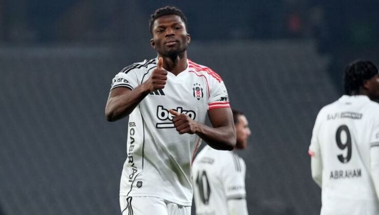 El Bilal Toure’den Beşiktaş Taraftarına Teşekkür ve Eleştirilere Sert Yanıt: ‘O Aptallar Gibi Olmayın!’