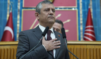 Özgür Özel’den Sert Eleştiriler: CHP’nin Yükselişi, Yargıya Müdahale ve ‘AK Parti Yargı Kolları’