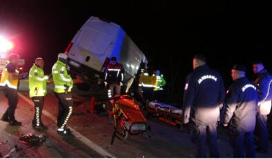 Keşan-Malkara Yolunda Feci Kaza: Kamyonet TIR’a Çarptı, Yaralılar Var