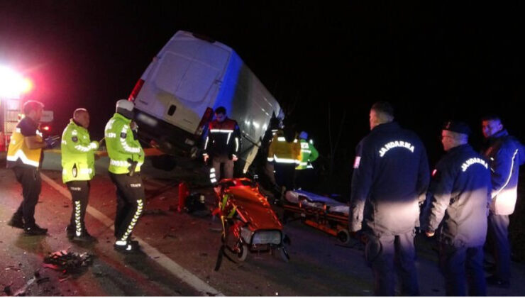 Keşan-Malkara Yolunda Feci Kaza: Kamyonet TIR’a Çarptı, Yaralılar Var