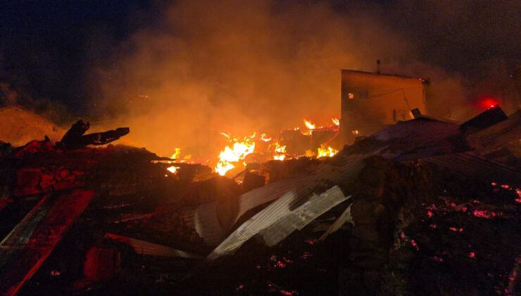 Bolu Gerede’de Yangın: 4 Ev ve 8 Samanlık Alevlere Teslim Oldu, İlber Ortaylı İçin Anma Töreni Düzenleniyor