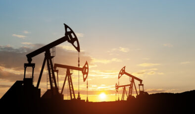 ABD-İsrail Saldırılarına Karşılık: İran’dan Körfez Ülkelerine Füze Saldırıları ve Petrol Fiyatlarındaki Yükseliş