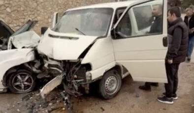 Bursa’da Bayram Arifesinde Feci Kaza: 7 Yaralı! Güvenlik Kamerasına Yansıyan Görüntülerde Çarpışma Anı