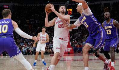 NBA’de Alperen Şengün’den Double-Double Performansına Rağmen Rockets, Lakers’a Yenildi; Ömer Faruk Yurtseven’in Warriors’ı Celtics’e Boyun Eğdi
