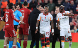 Galatasaray’ı Üzen Haber: Osimhen Nijerya’ya Gidiyor, Ameliyat Kararı Bekleniyor