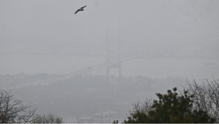 İstanbul’da Bayramın İkinci Gününde Sis Kabusu: Boğaz’da Görüş Mesafesi Düştü